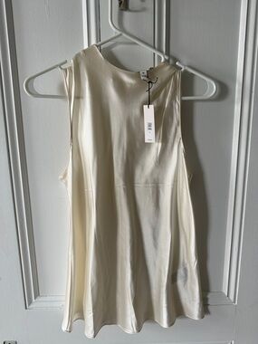 Banana Republic Silk-Blend Sleeveless Shell in Cream
